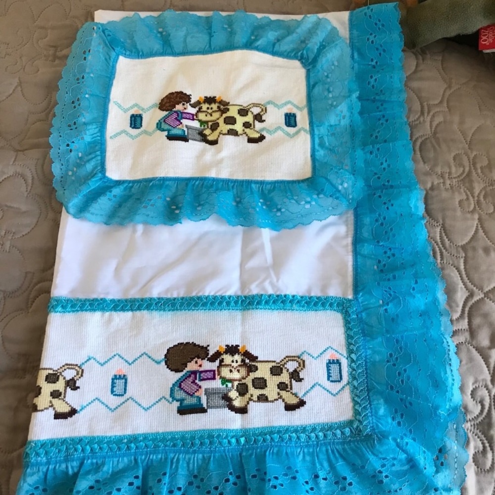 Crib bedding